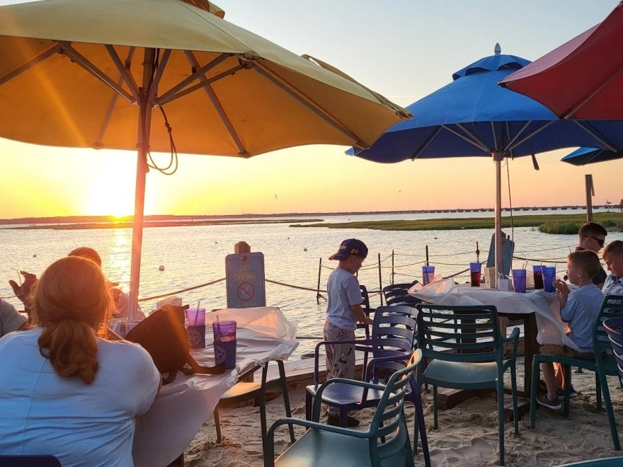 Macky's Bayside Bar & Grill