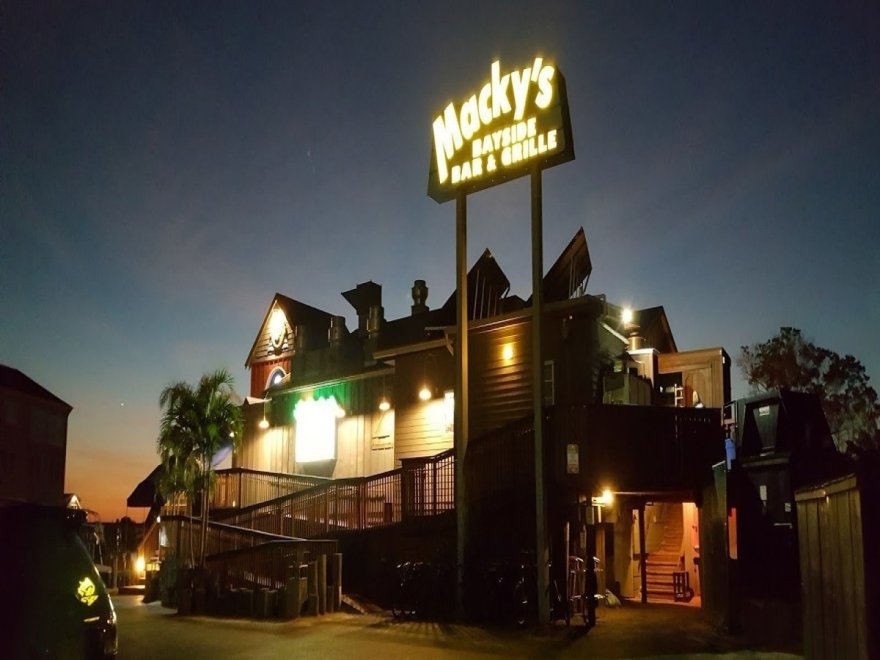 Macky's Bayside Bar & Grill