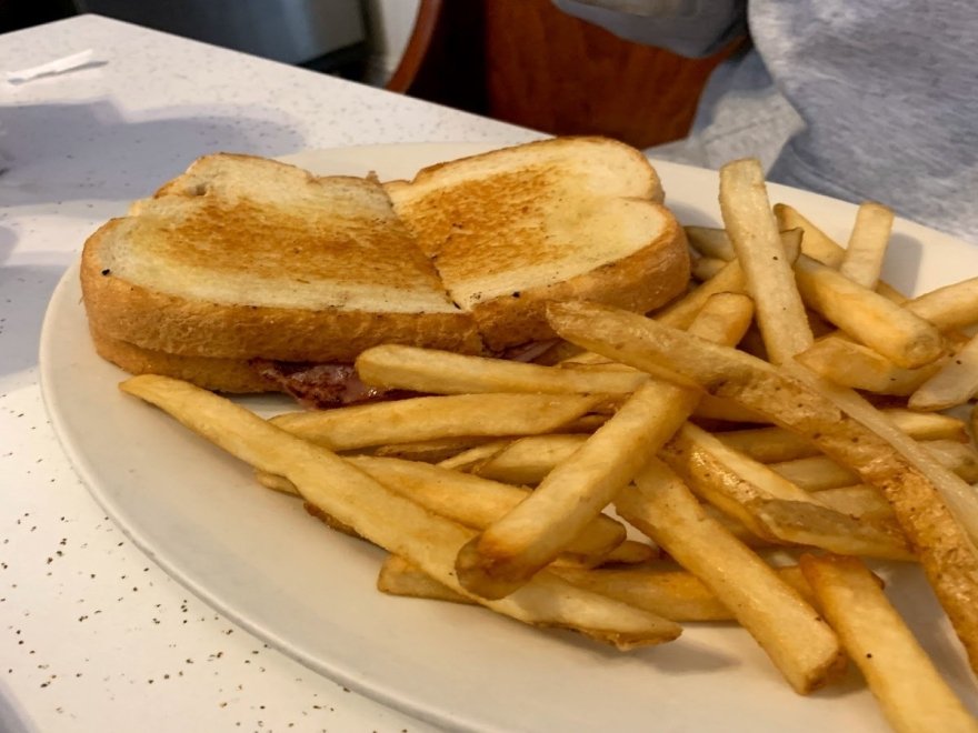 Rayne's Reef Soda Fountain & Grill