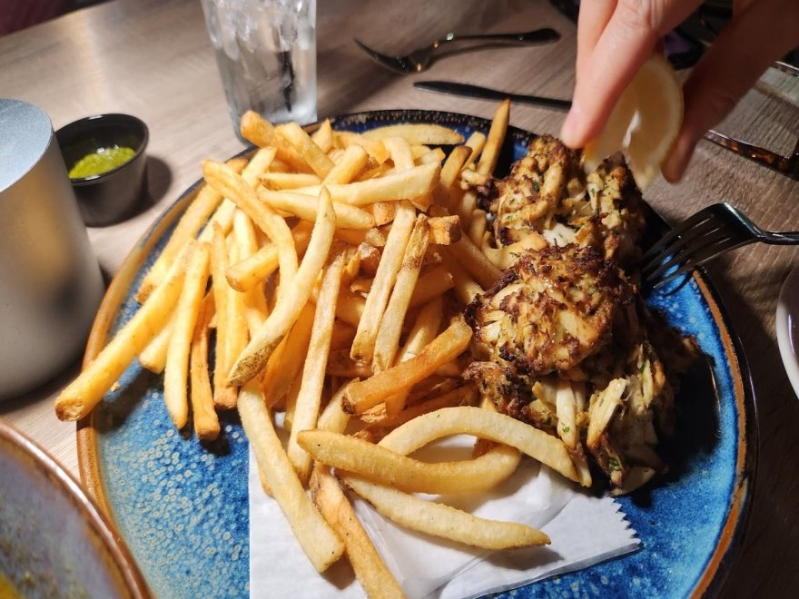 Tailchasers Restaurant & Dock Bar