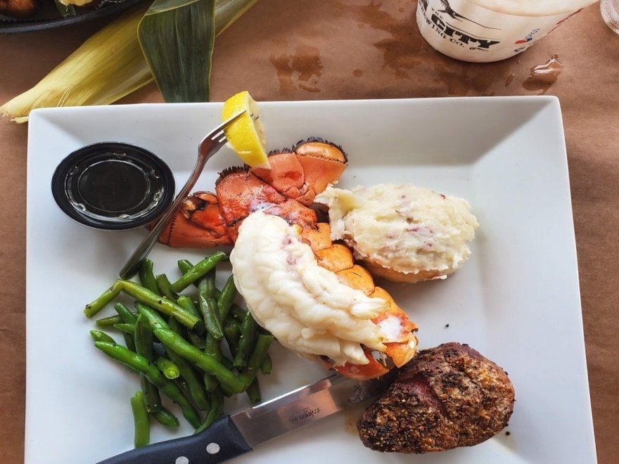 Hooper's Crab House & Sneaky Pete's