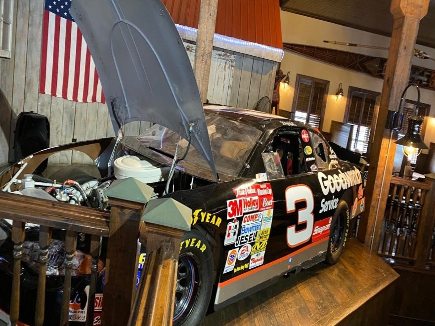 Hooper's Crab House & Sneaky Pete's