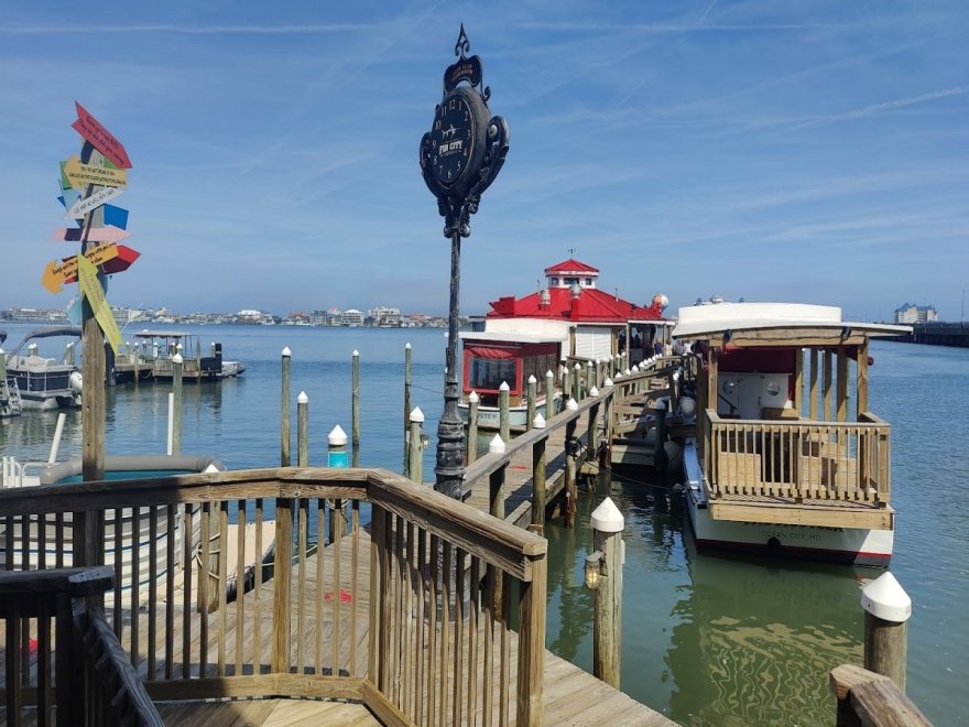 Hooper's Crab House & Sneaky Pete's
