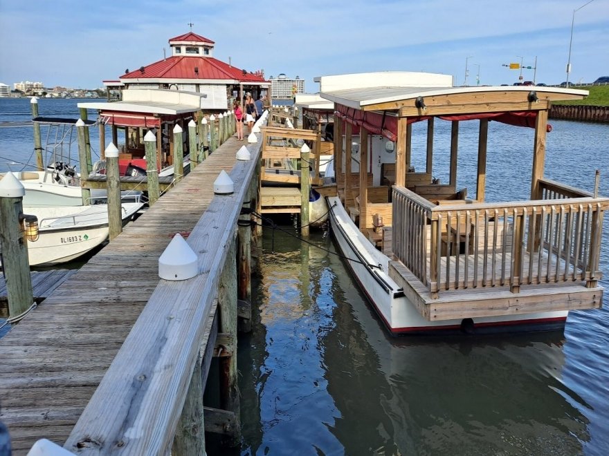 Hooper's Crab House & Sneaky Pete's