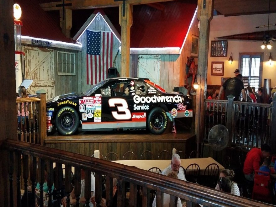 Hooper's Crab House & Sneaky Pete's