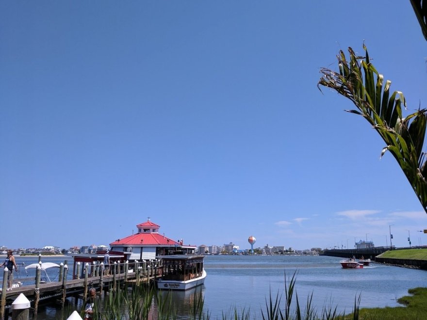 Hooper's Crab House & Sneaky Pete's